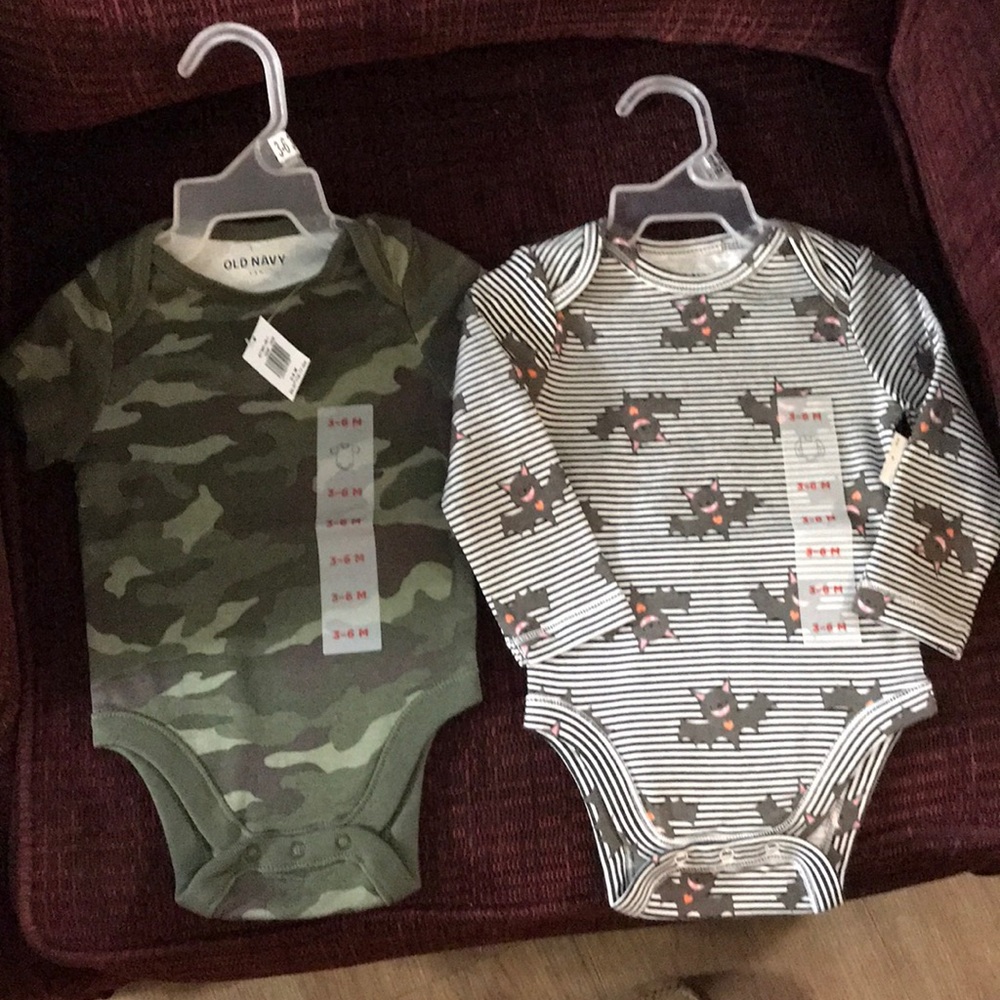 Old Navy Unisex Size 3-6 Months Short-Sleeve Onesie (1) and Long-Sleeve Onesie